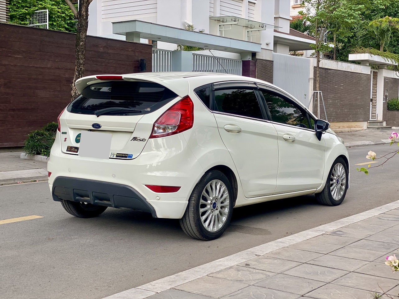 Ford Fiesta 1.0AT Sport 2016 màu trắng (Đã bán)