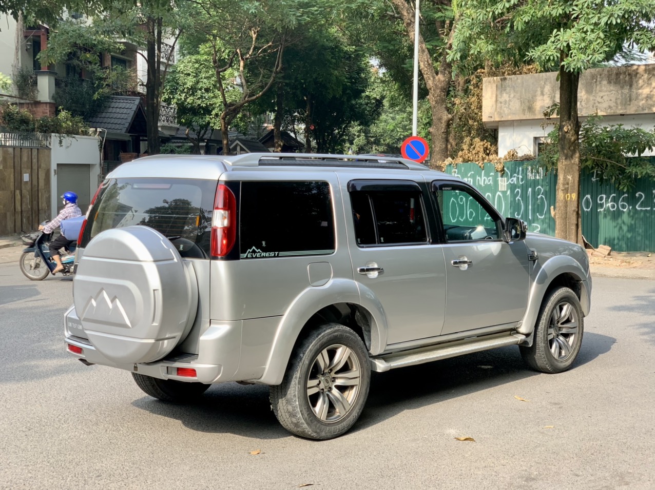 Ford Everest 2.5L 4x2 AT 2010 màu bạc (Đã bán)