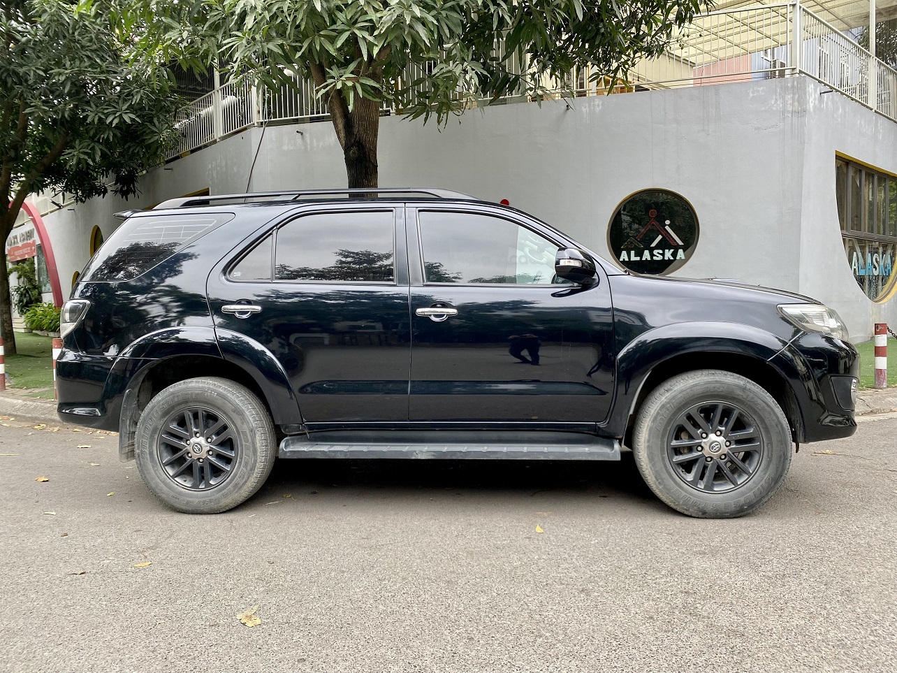 Toyota Fortuner 2.5G 4x2 MT 2015 màu đen (đã bán)