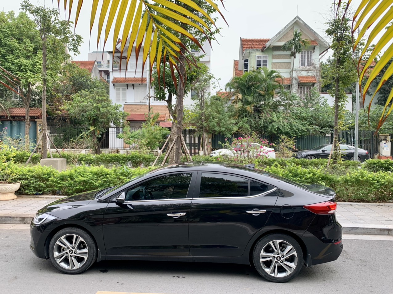 Hyundai Elantra 2.0 GLS AT 2019 màu đen (đã bán)