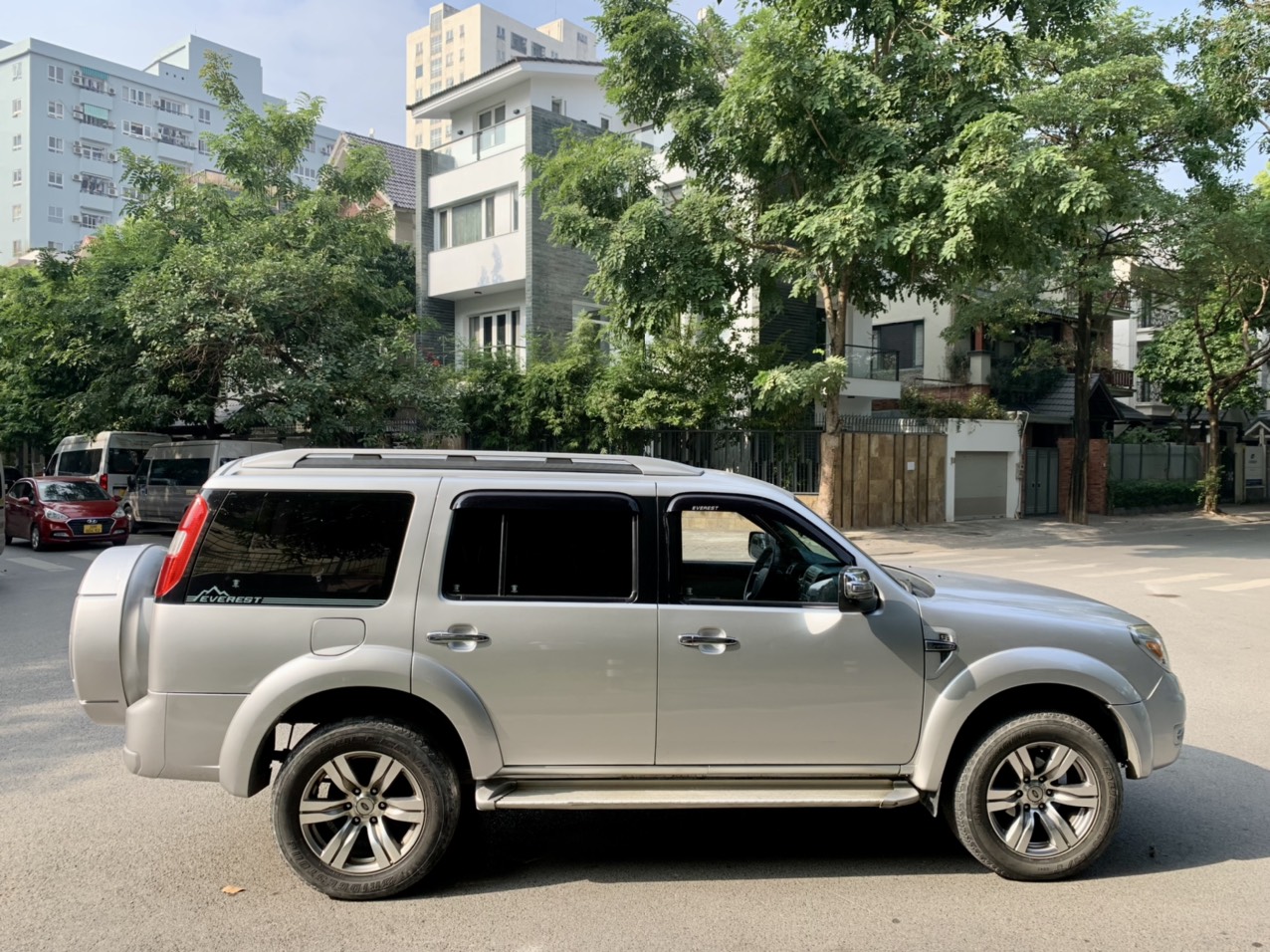 Ford Everest 2.5L 4x2 AT 2010 màu bạc (Đã bán)