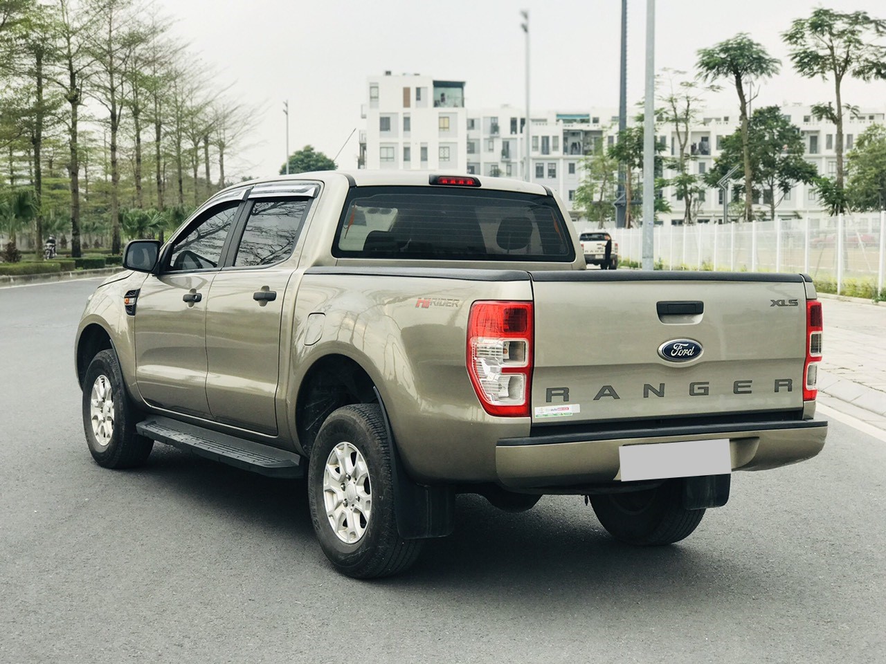 Ford Ranger XLS 2.2L 4x2 AT 2015 màu ghi vàng (Đã bán)