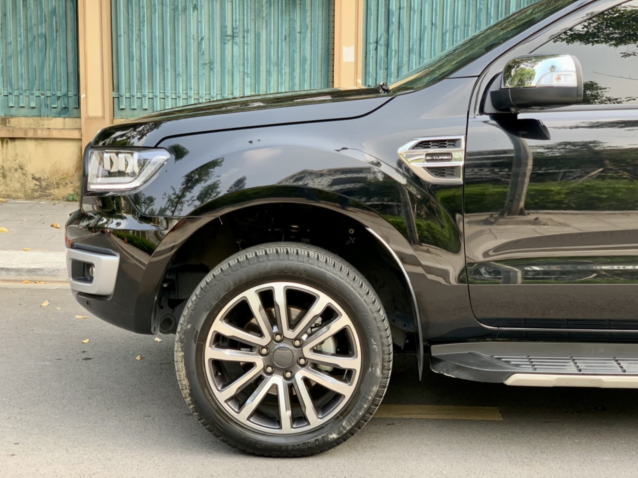 Ford Everest Titanium 2.0L 4x2 AT 2022 màu đen (Đã bán)