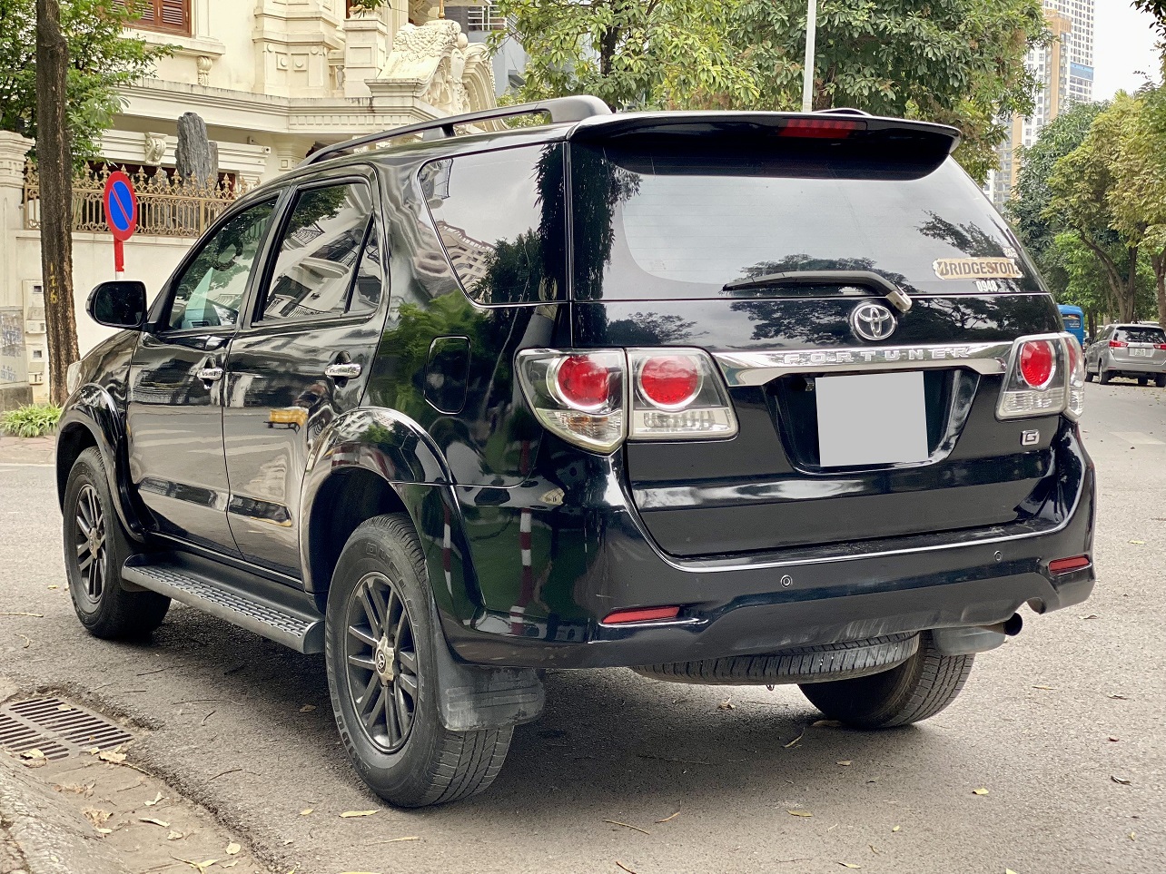 Toyota Fortuner 2.5G 4x2 MT 2015 màu đen (đã bán)