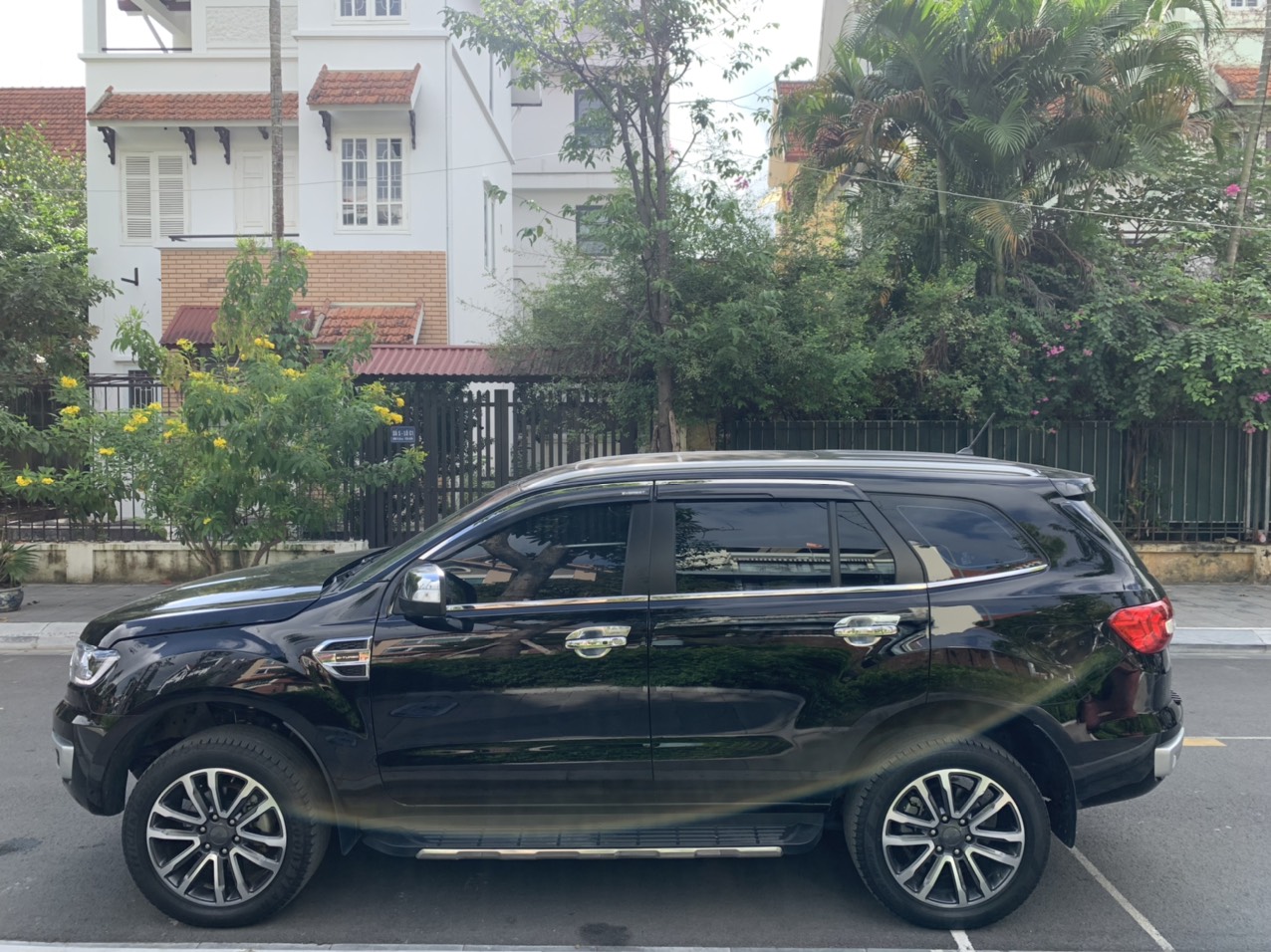 Ford Everest Titanium 4x4 2021 màu đen (Đã bán)