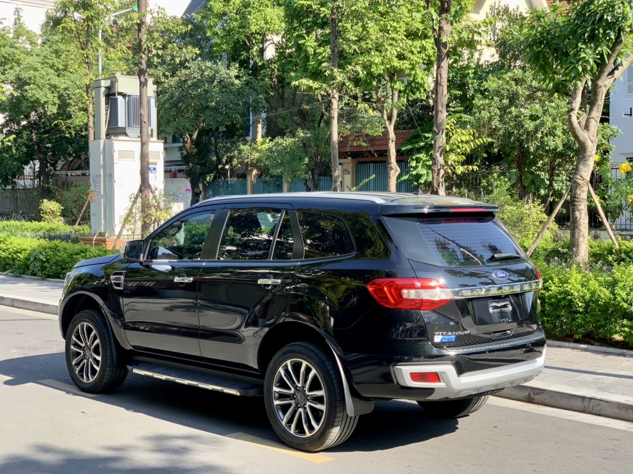 Ford Everest Titanium 2.0L 4x2 AT 2020 màu đen (Đã bán)