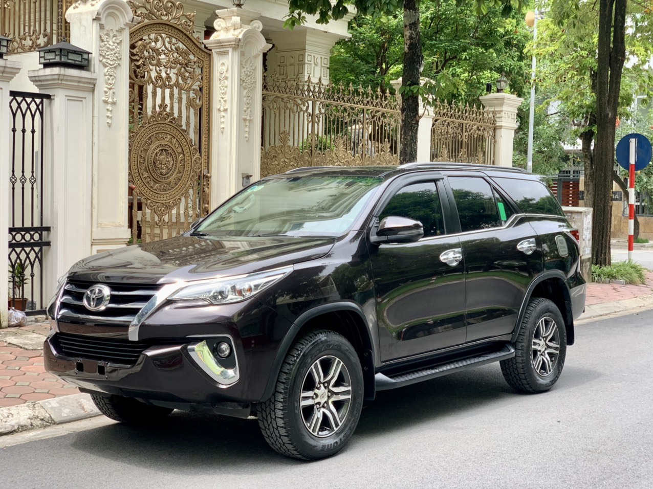 Toyota Fortuner 2.4G 2019 máy dầu màu nâu (Đã bán)