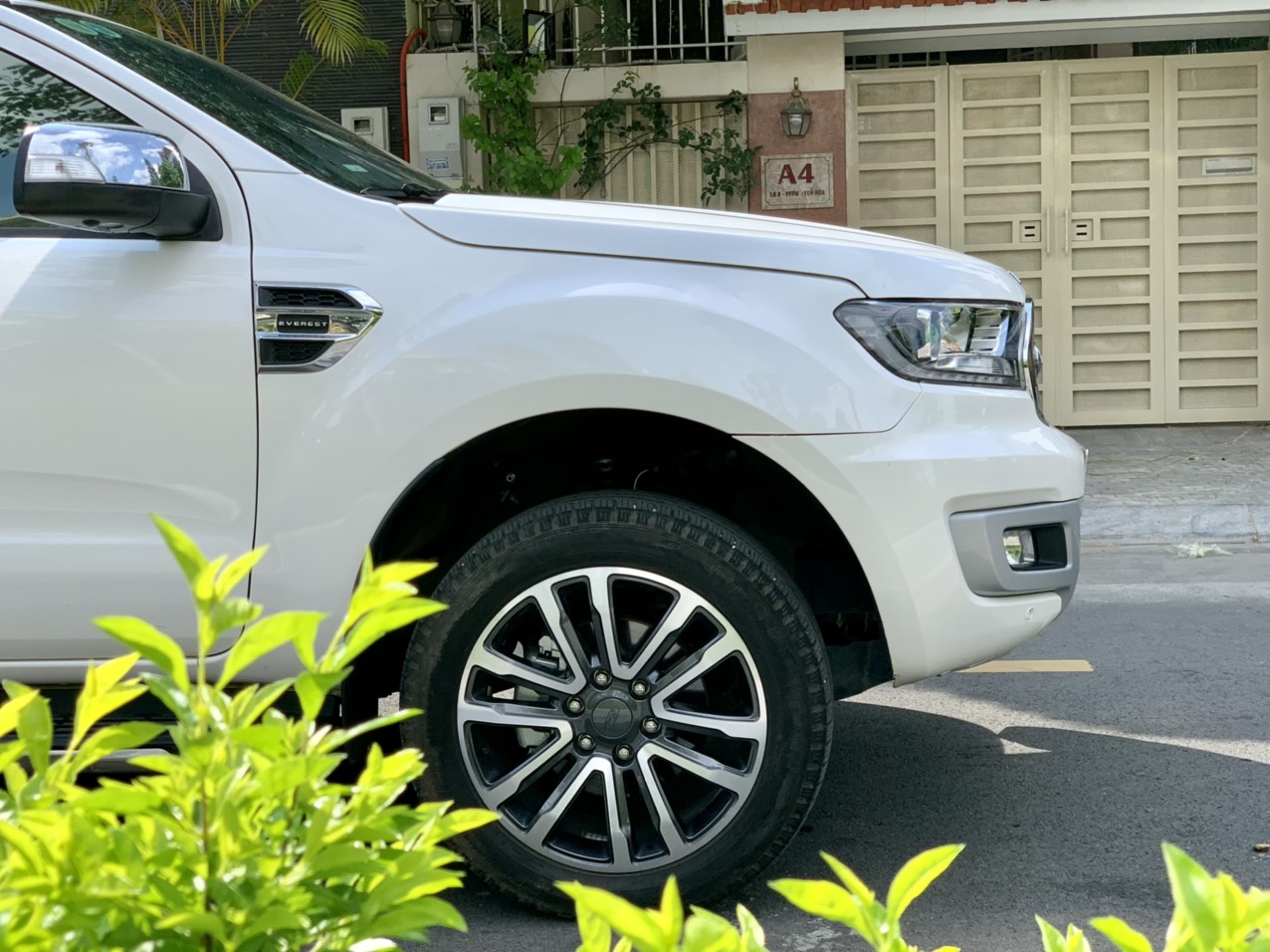Ford Everest Titanium 2.0L 4x2 AT 2021 màu trắng (Đã bán)