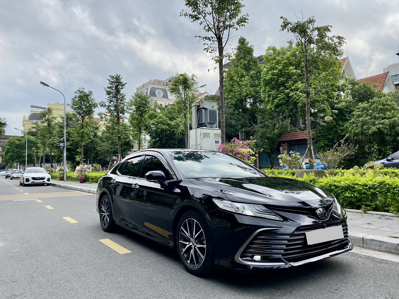 Toyota Camry 2.5Q 2022 màu đen (Đã bán)