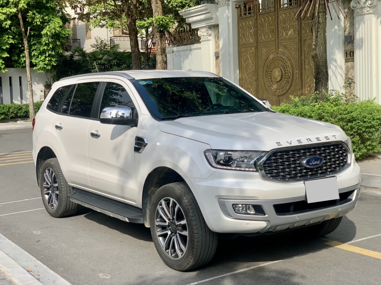 Ford Everest Titanium 2.0L 4x2 AT 2021 màu trắng (Đã bán)