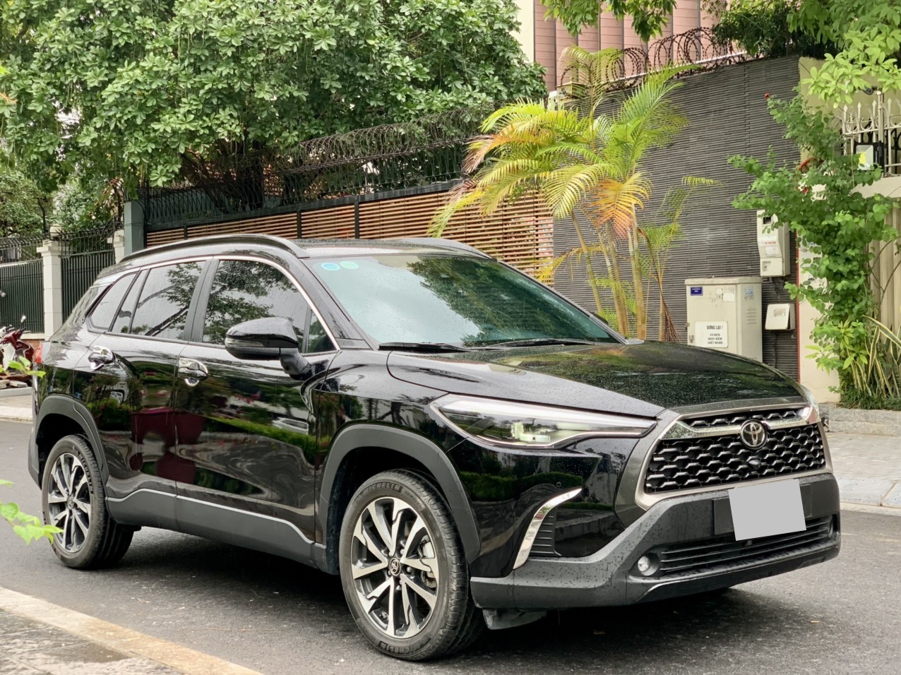 Toyota Corolla Cross 1.8V 2022 màu đen biển tỉnh (Đã bán)