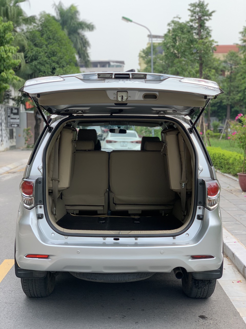 Toyota Fortuner 2.5G 2016 màu bạc (đã bán)