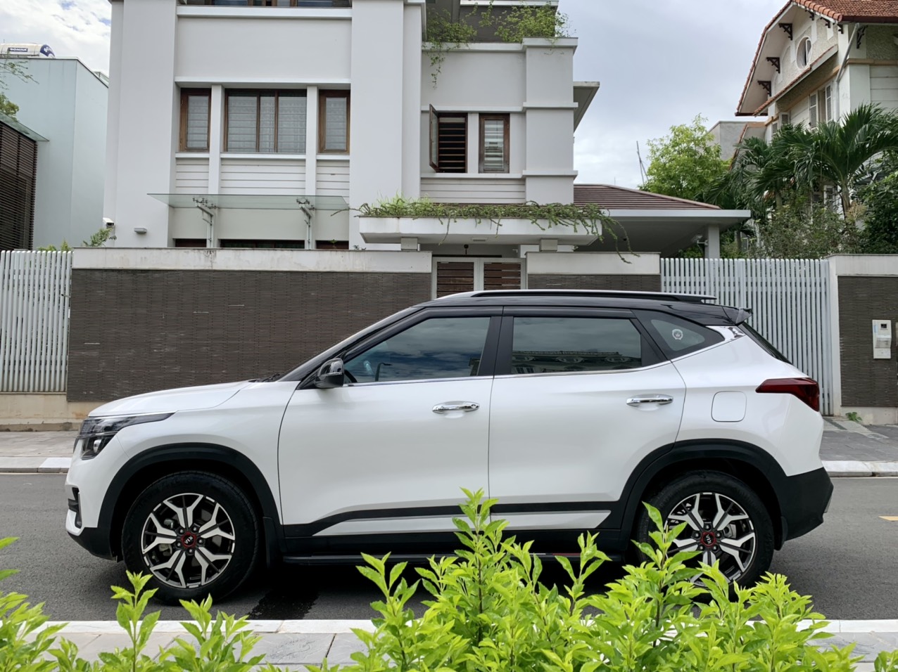 Kia Seltos 1.4 Luxury 2021 màu trắng (Đã bán)