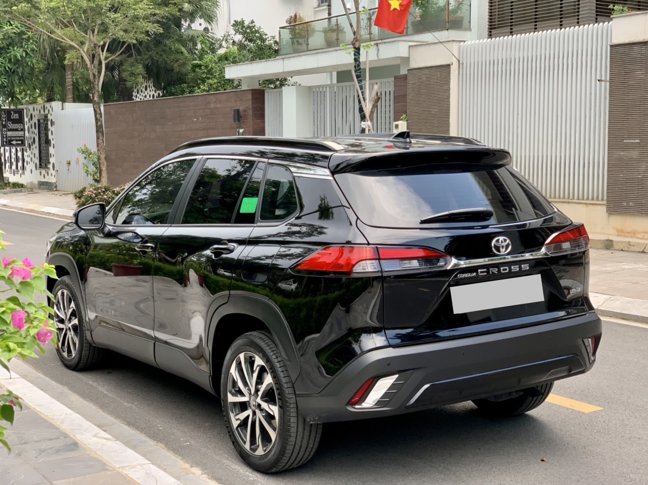 Toyota Corolla Cross 1.8V 2022 màu đen biển Hà Nội (Đã bán)