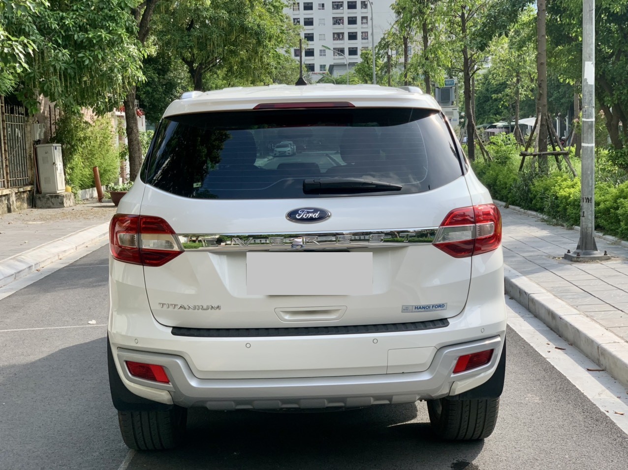 Ford Everest Titanium 2.0L 4x2 AT 2021 màu trắng (Đã bán)