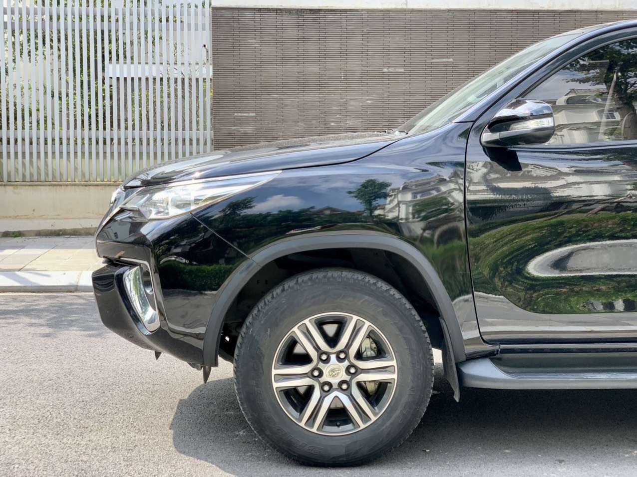Toyota Fortuner 2.7V 2016 đăng ký 2017 màu đen (Đã bán)