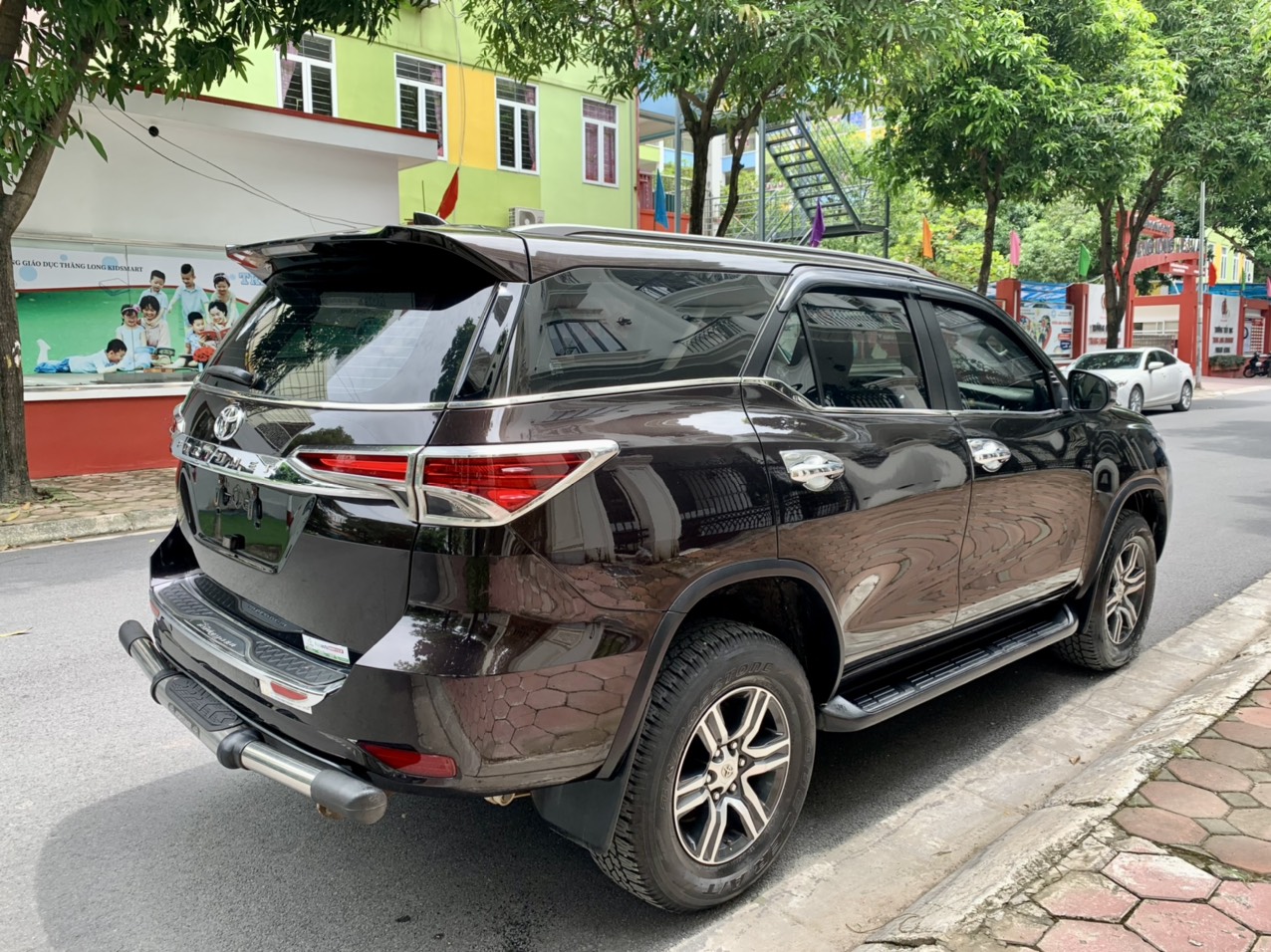 Toyota Fortuner 2.4G 2019 máy dầu màu nâu (Đã bán)