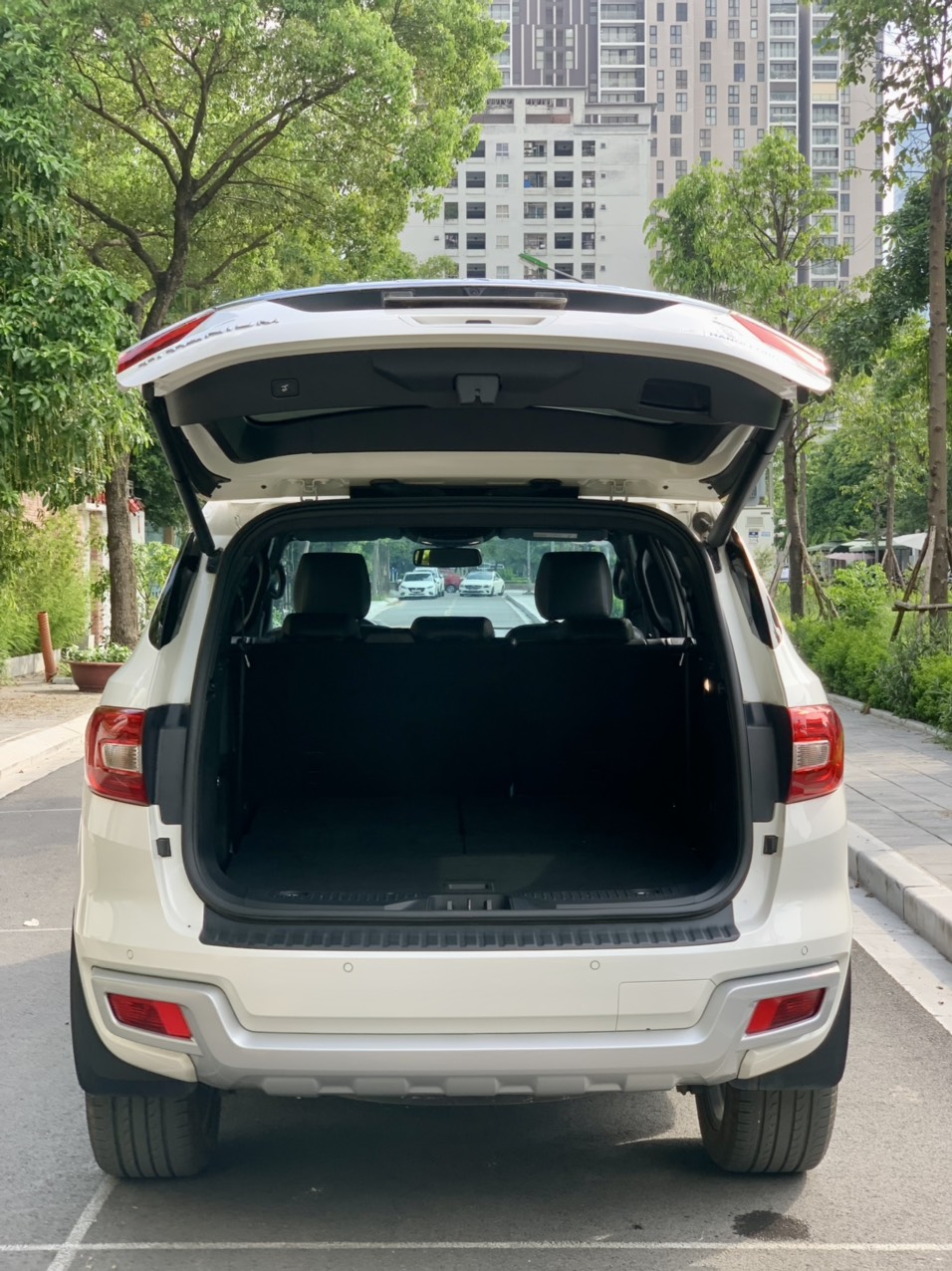 Ford Everest Titanium 2.0L 4x2 AT 2021 màu trắng (Đã bán)