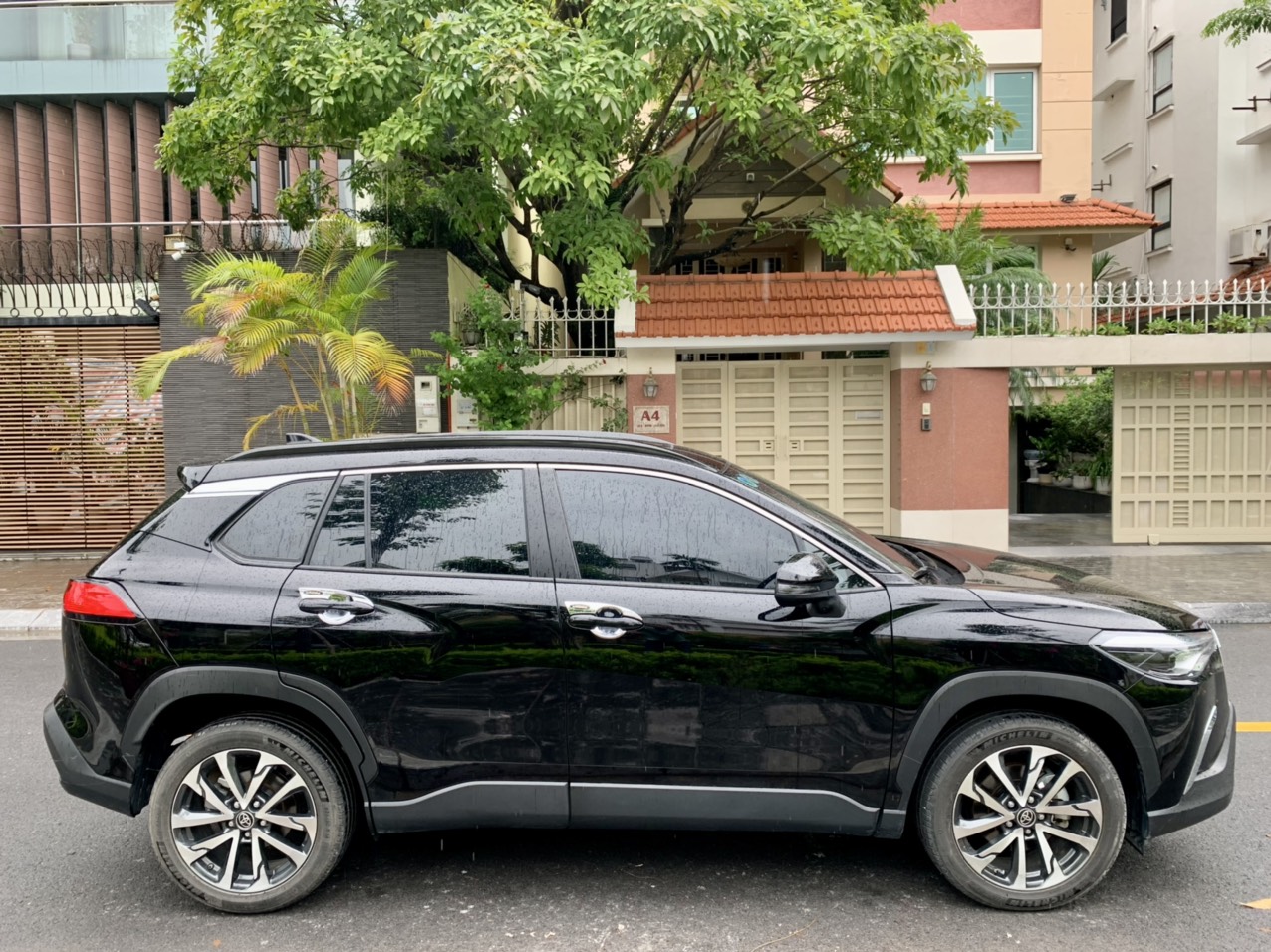 Toyota Corolla Cross 1.8V 2022 màu đen biển tỉnh (Đã bán)