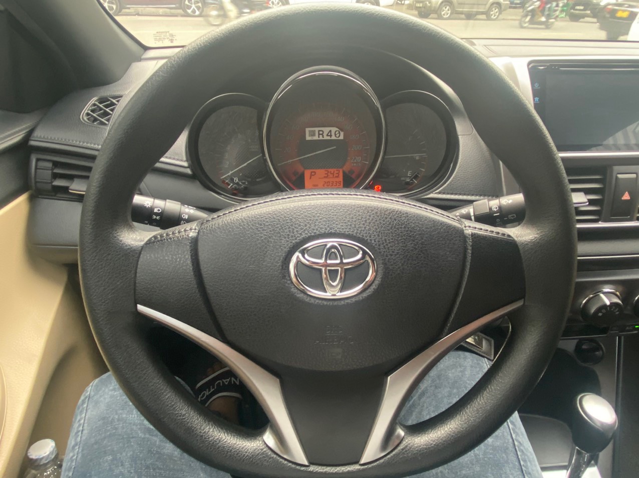 Toyota Yaris 1.5E 2016 màu bạc (Đã bán)
