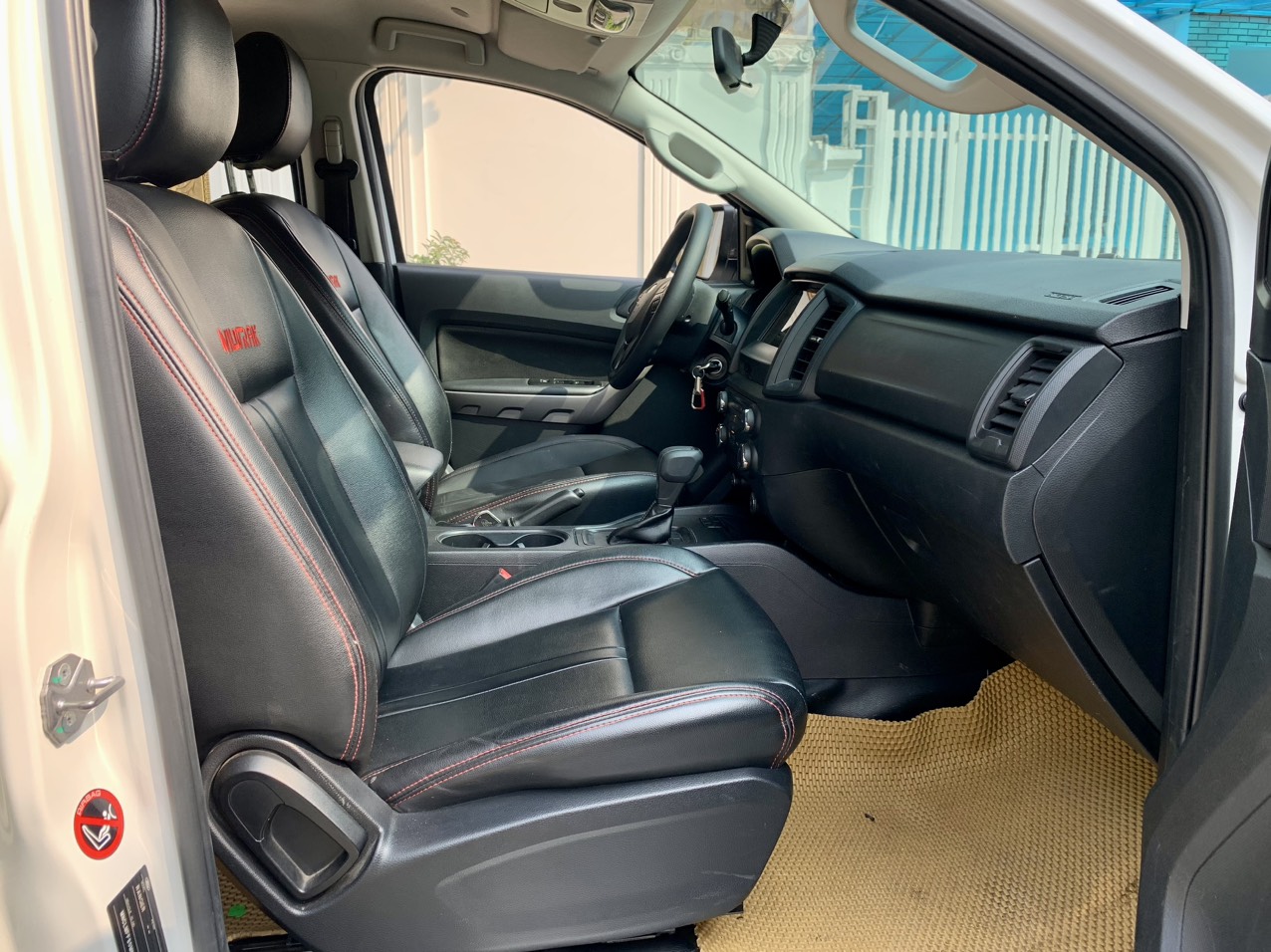 Ford Ranger XLS 2.2 AT 4x2 2021 màu trắng (Đã bán)