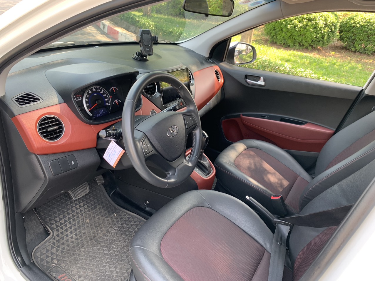 Hyundai I10 GLS1.2AT 2018 màu trắng (Đã bán)