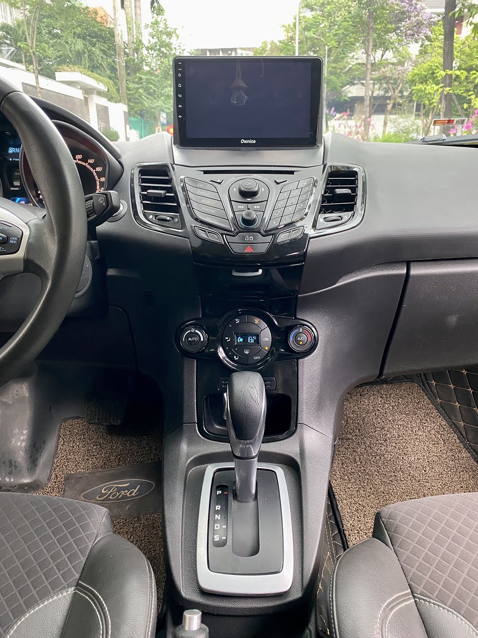 Ford Fiesta 1.0AT Sport 2016 màu trắng (Đã bán)