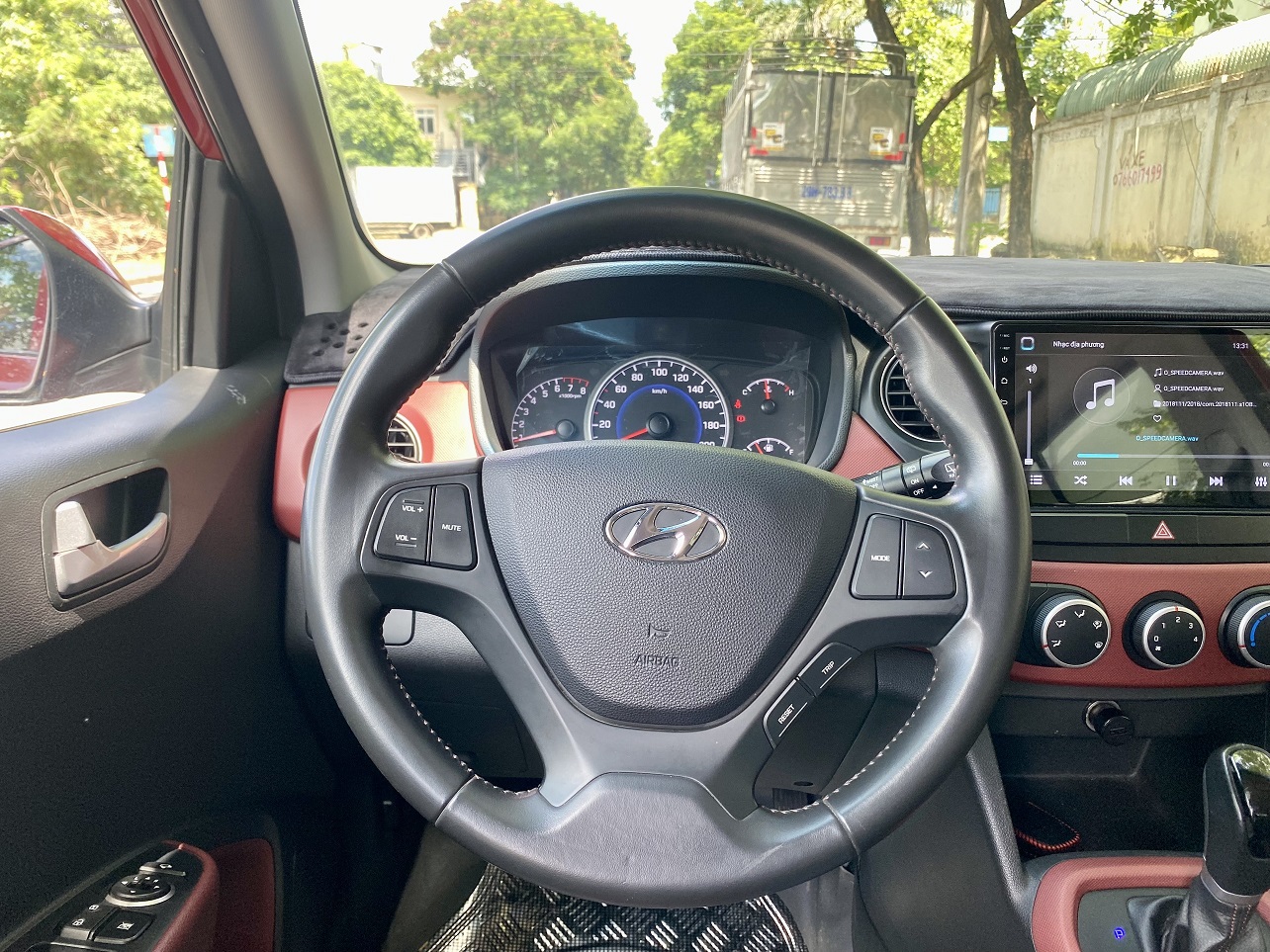 Hyundai I10 1.2AT 2017 màu đỏ (đã bán)