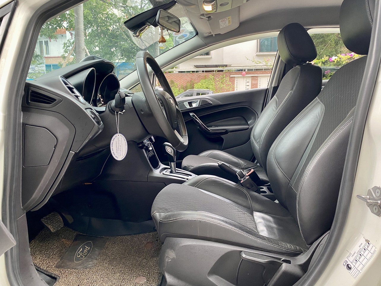 Ford Fiesta 1.0AT Sport 2016 màu trắng (Đã bán)