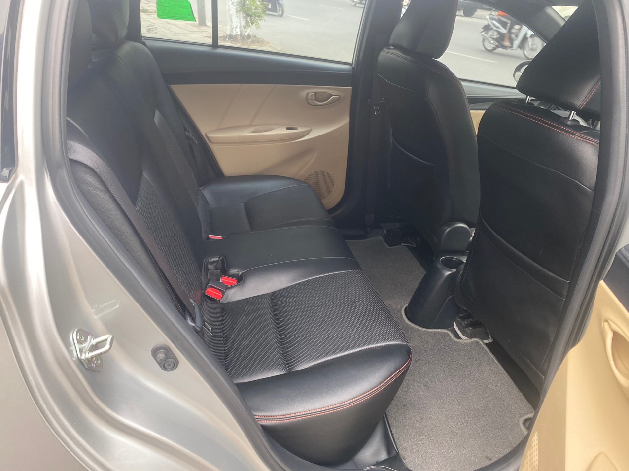 Toyota Yaris 1.5E 2016 màu bạc (Đã bán)