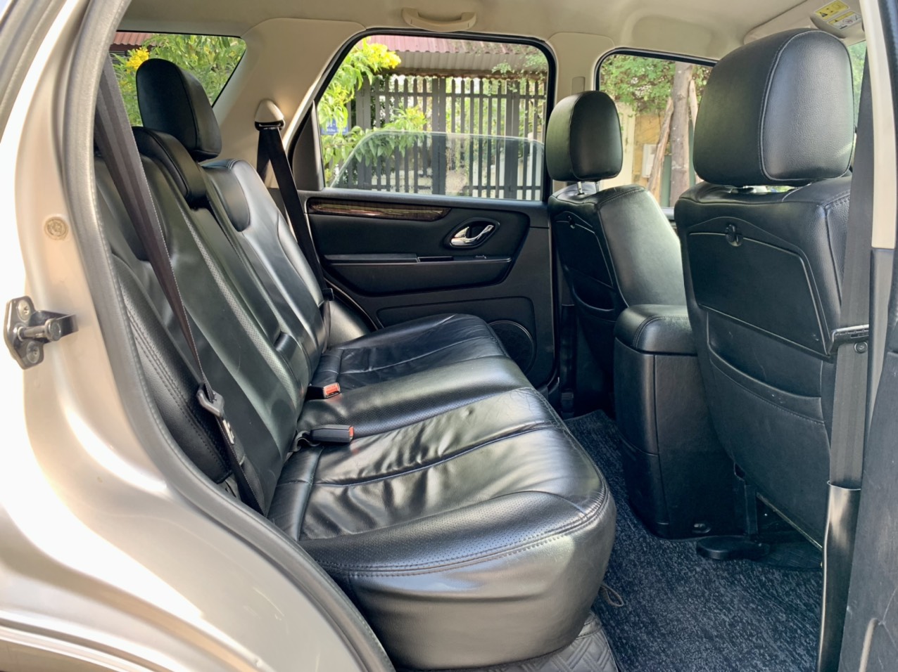 Ford Escape XLT 2.3L 2 cầu màu ghi vàng (Đã bán)