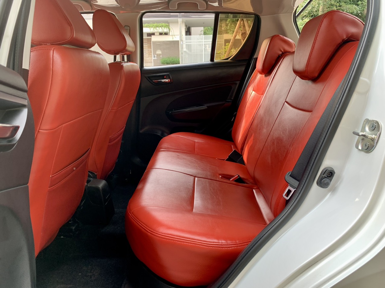 Suzuki Swift 1.4AT 2017 màu trắng (đã bán)