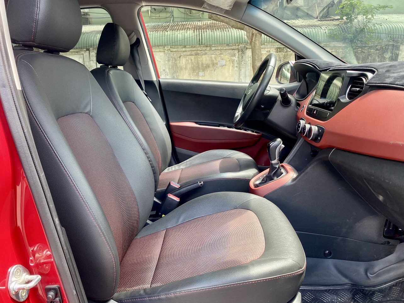 Hyundai I10 1.2AT 2017 màu đỏ (đã bán)