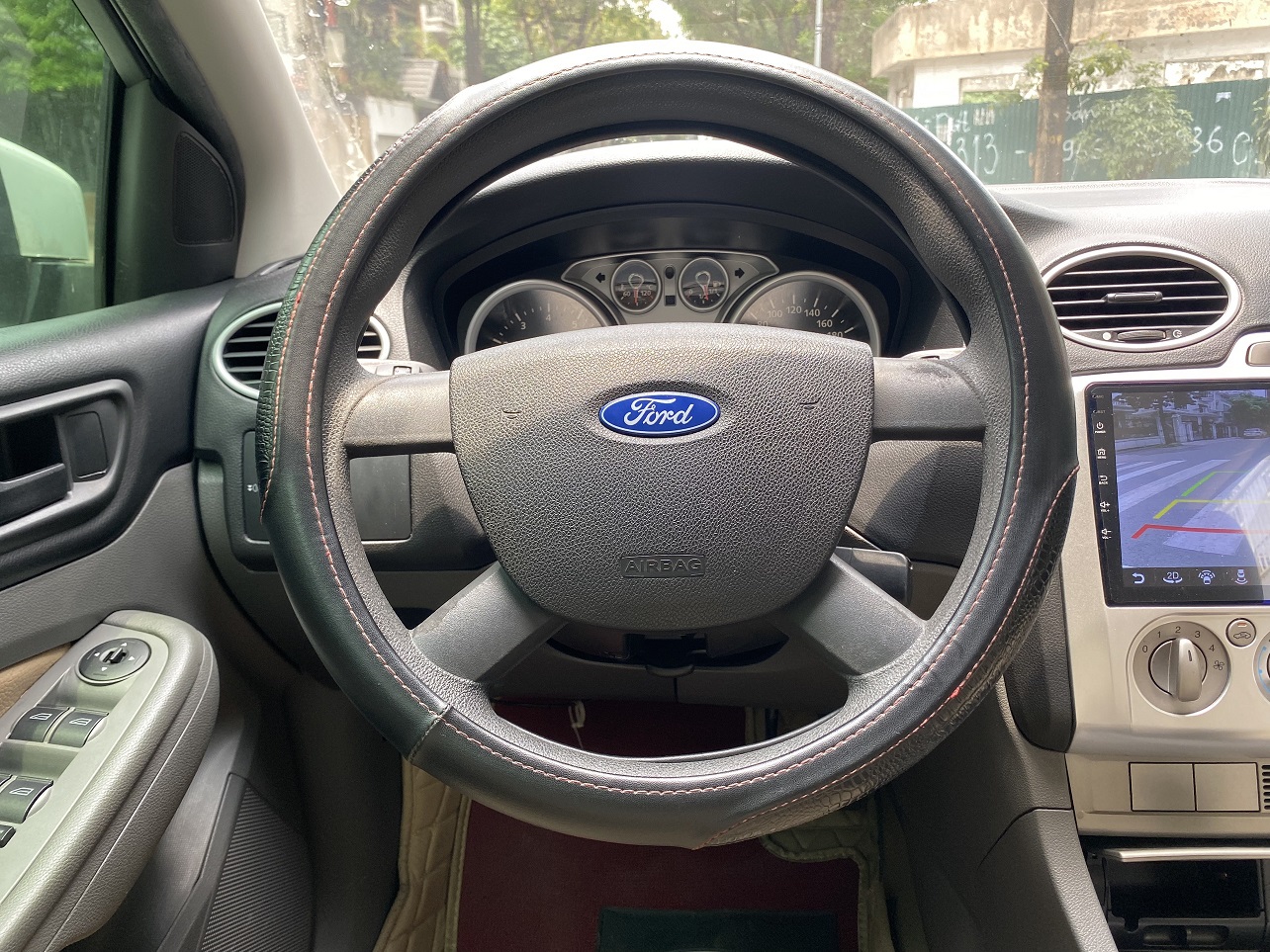 Ford Focus 1.8AT 2012 màu trắng (đã bán)