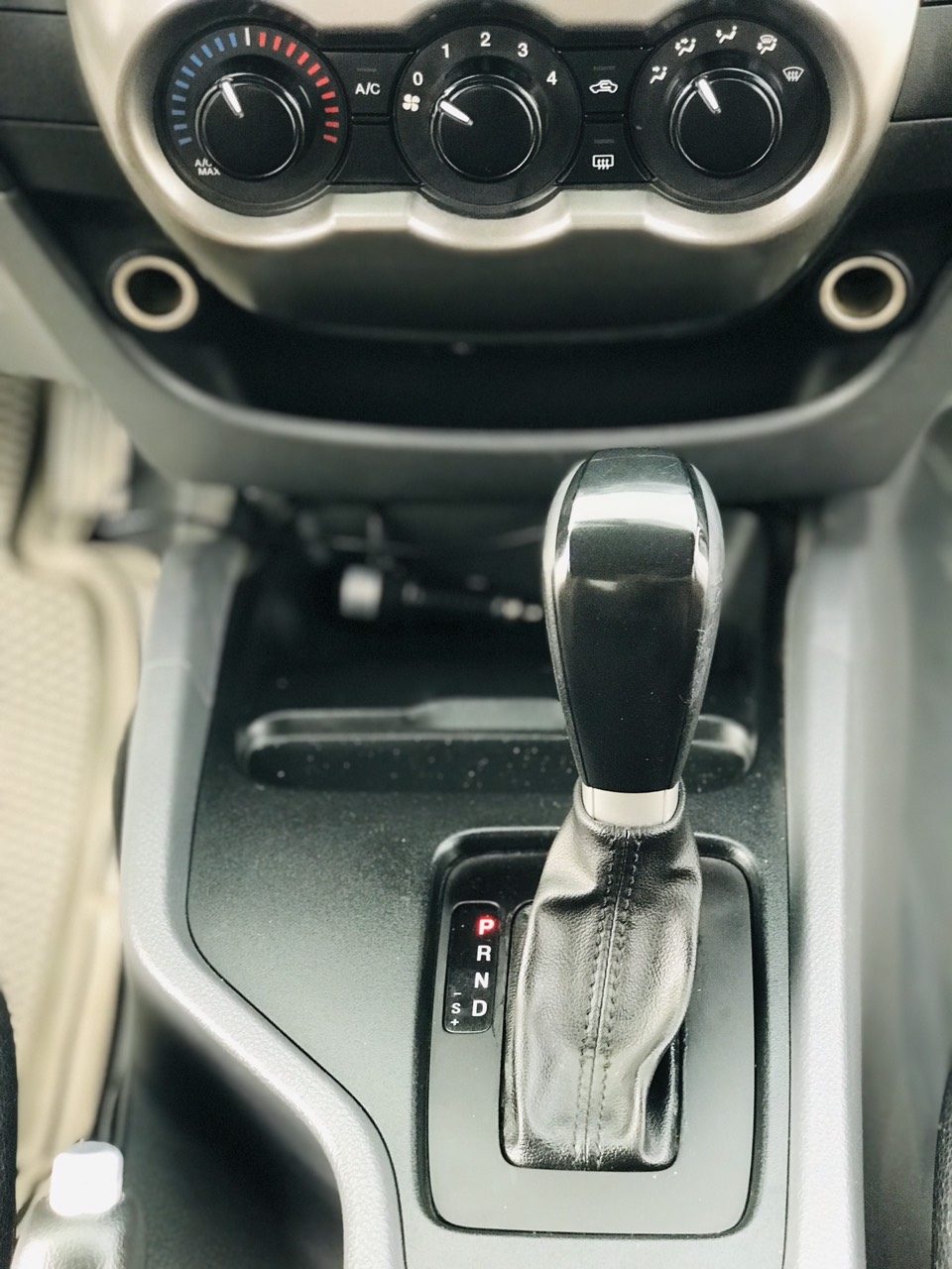 Ford Ranger XLS 2.2L 4x2 AT 2015 màu ghi vàng (Đã bán)