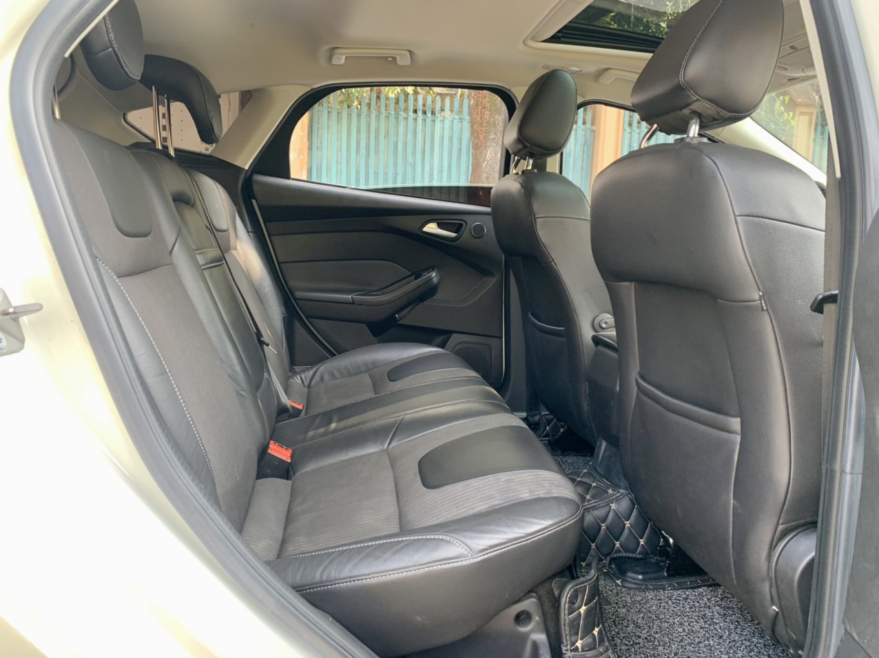 Ford Focus Sport 2.0AT 2014 màu trắng (Đã bán)