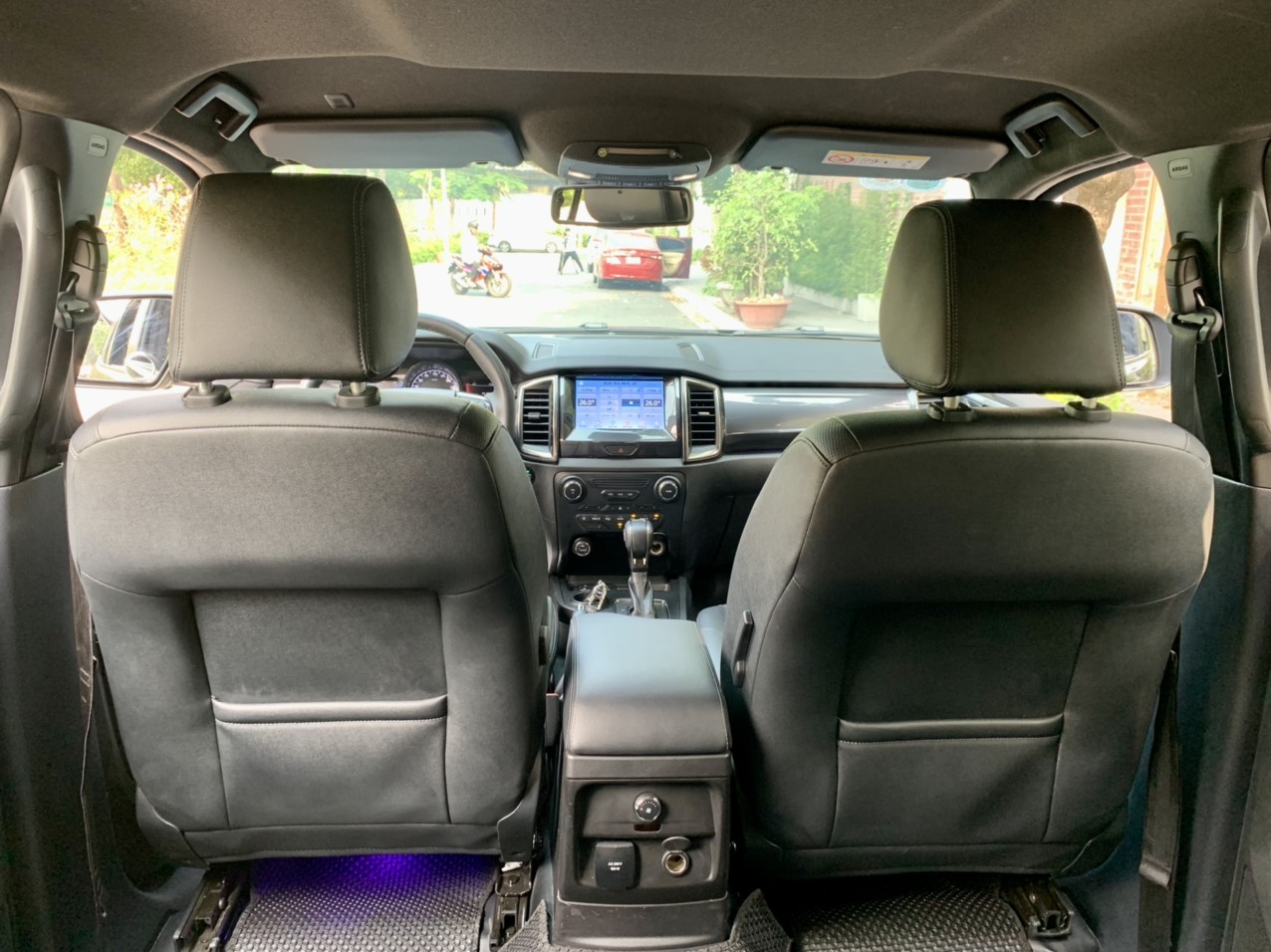 Ford Everest Titanium 2.0L 4x2 AT 2022 màu đen (Đã bán)