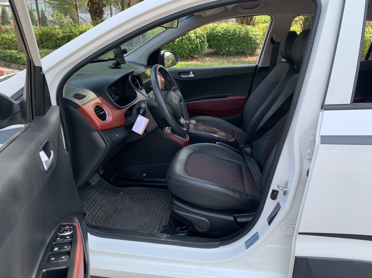 Hyundai I10 GLS1.2AT 2018 màu trắng (Đã bán)