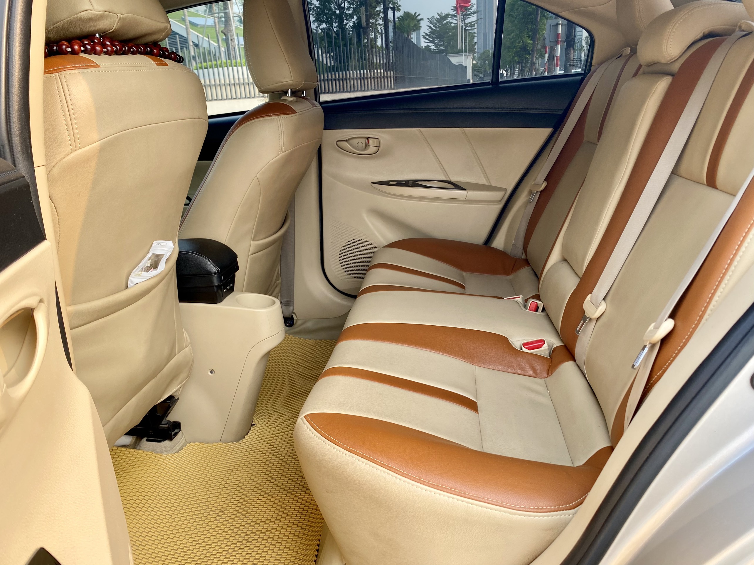 Toyota Vios 1.5E MT 2017 màu vàng cát (Đã bán)