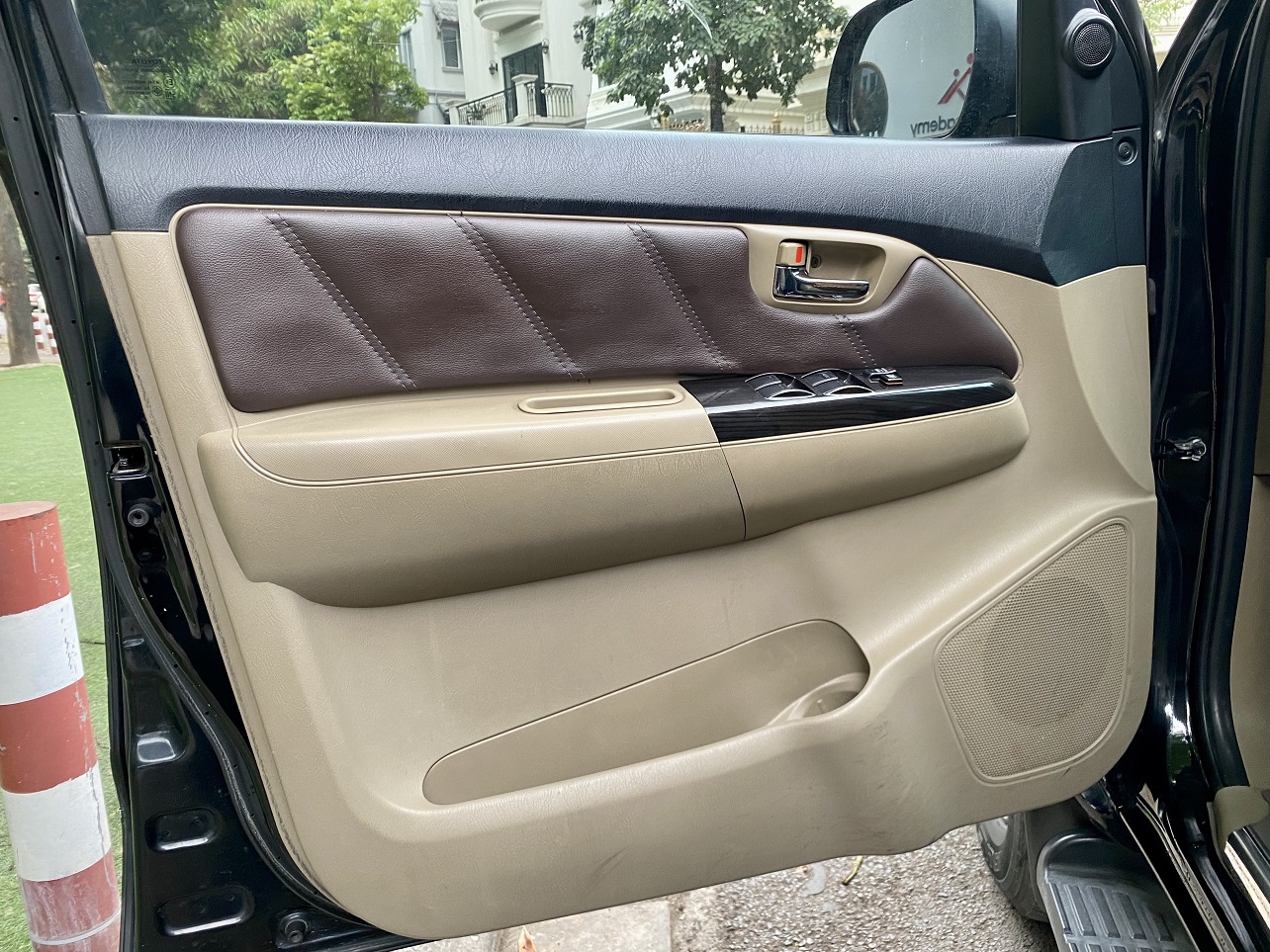 Toyota Fortuner 2.5G 4x2 MT 2015 màu đen (đã bán)