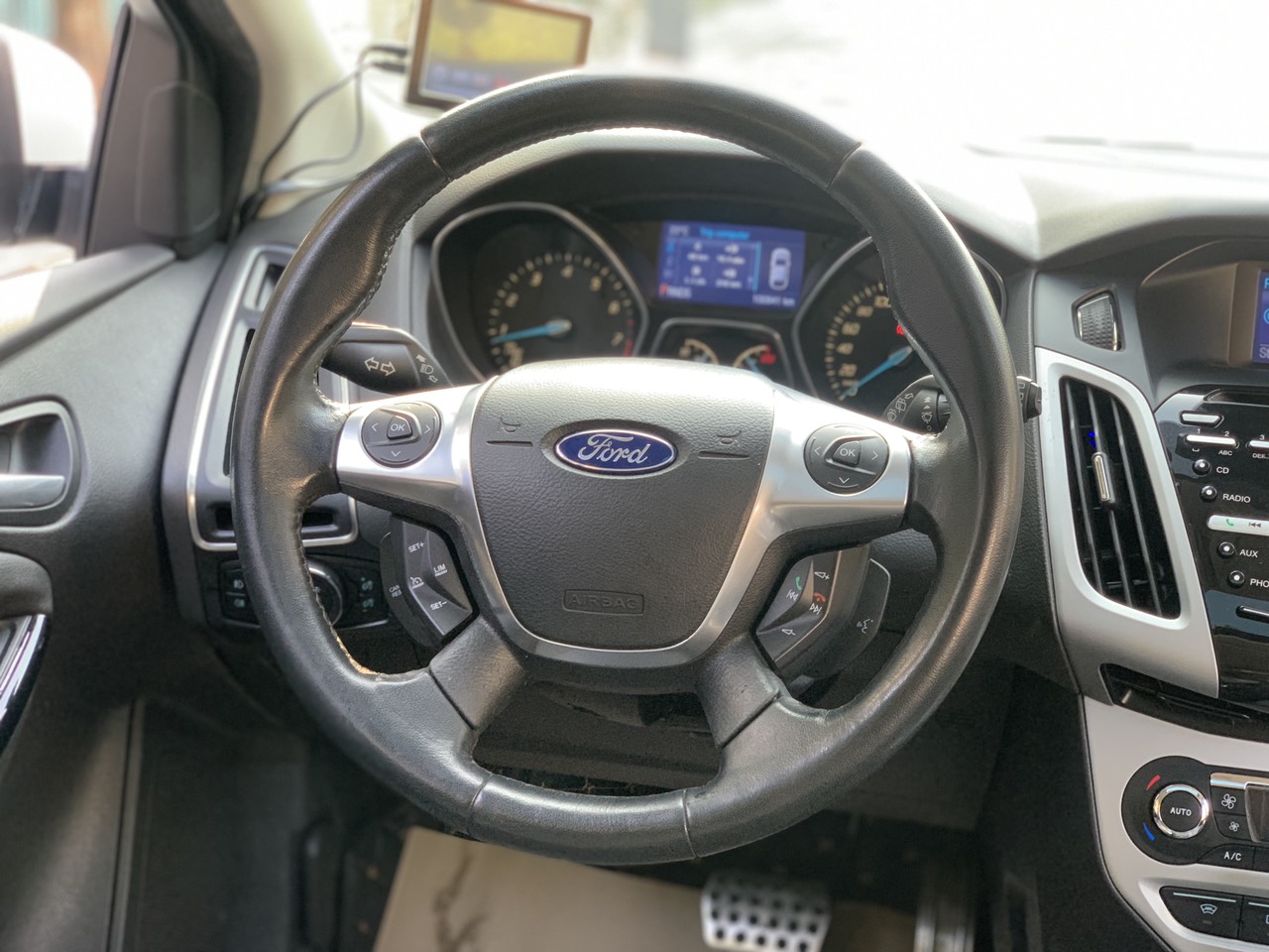 Ford Focus Sport 2.0AT 2014 màu trắng (Đã bán)