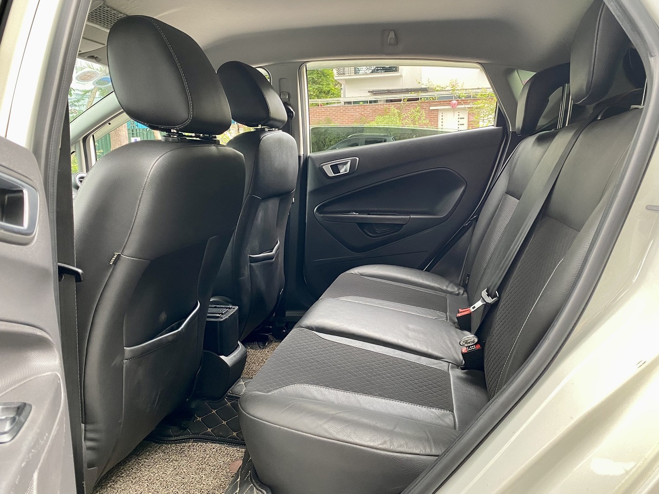 Ford Fiesta 1.0AT Sport 2016 màu trắng (Đã bán)