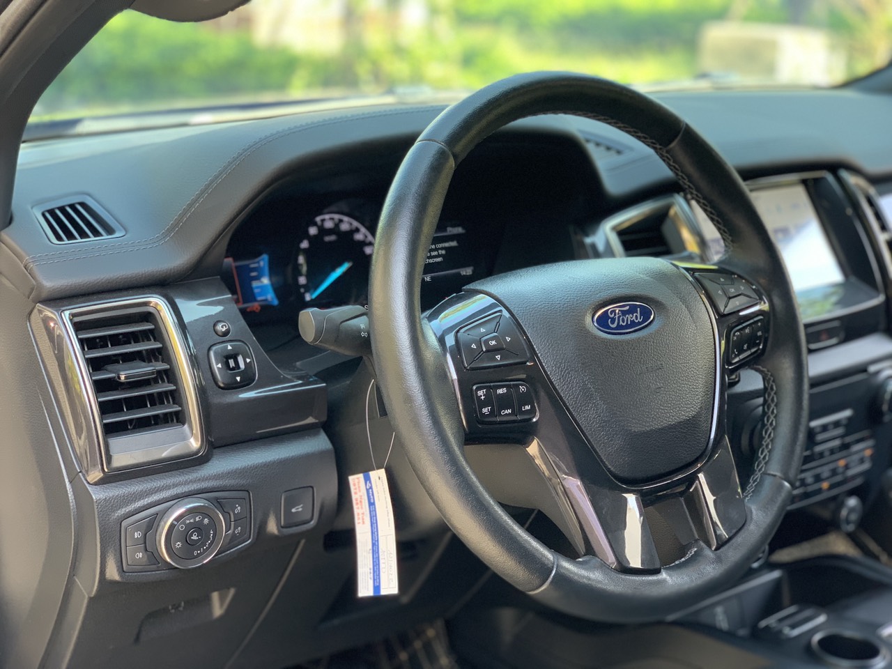 Ford Everest Titanium 2.0L 4x2 AT 2020 màu đen (Đã bán)
