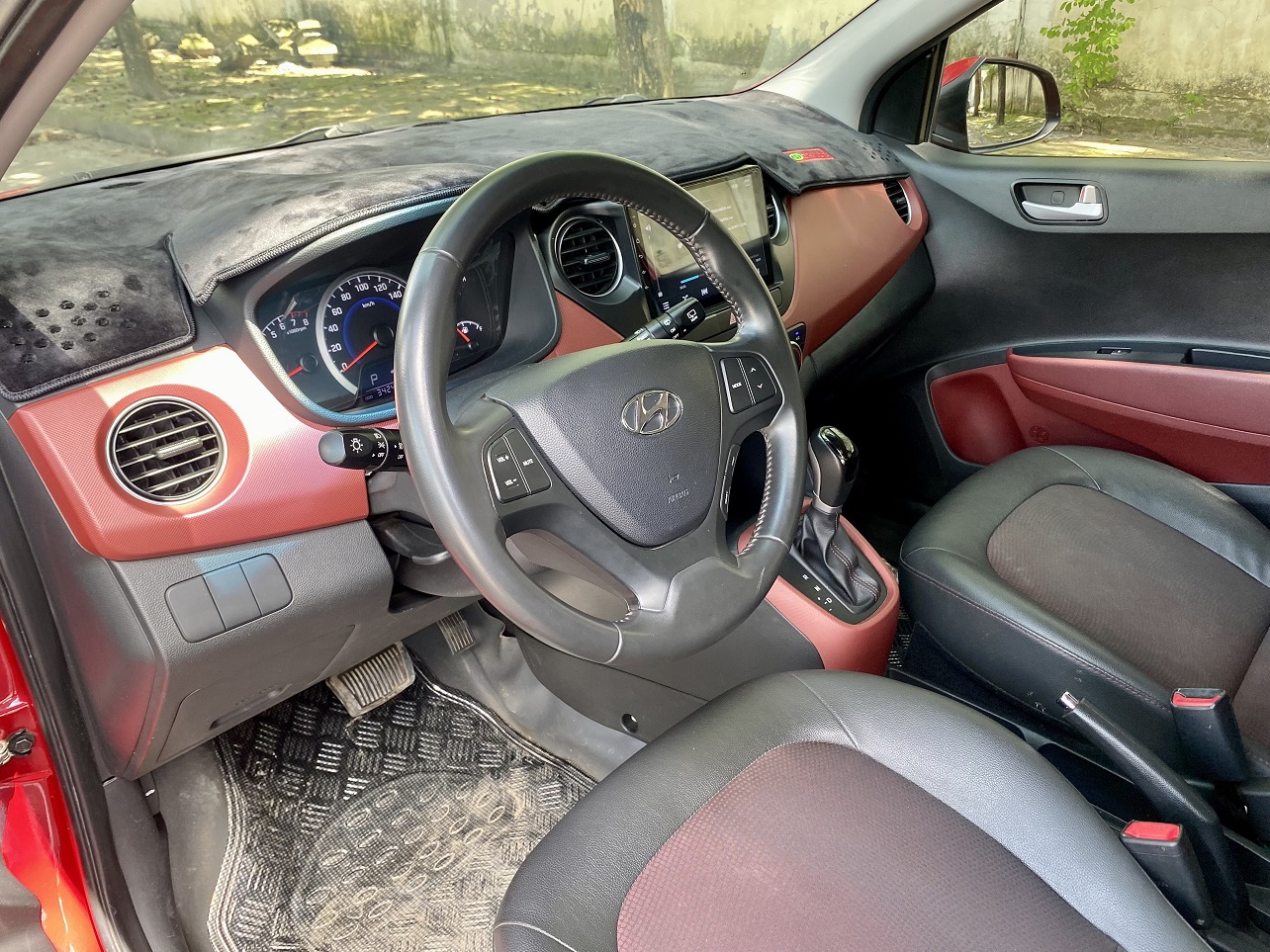 Hyundai I10 1.2AT 2017 màu đỏ (đã bán)