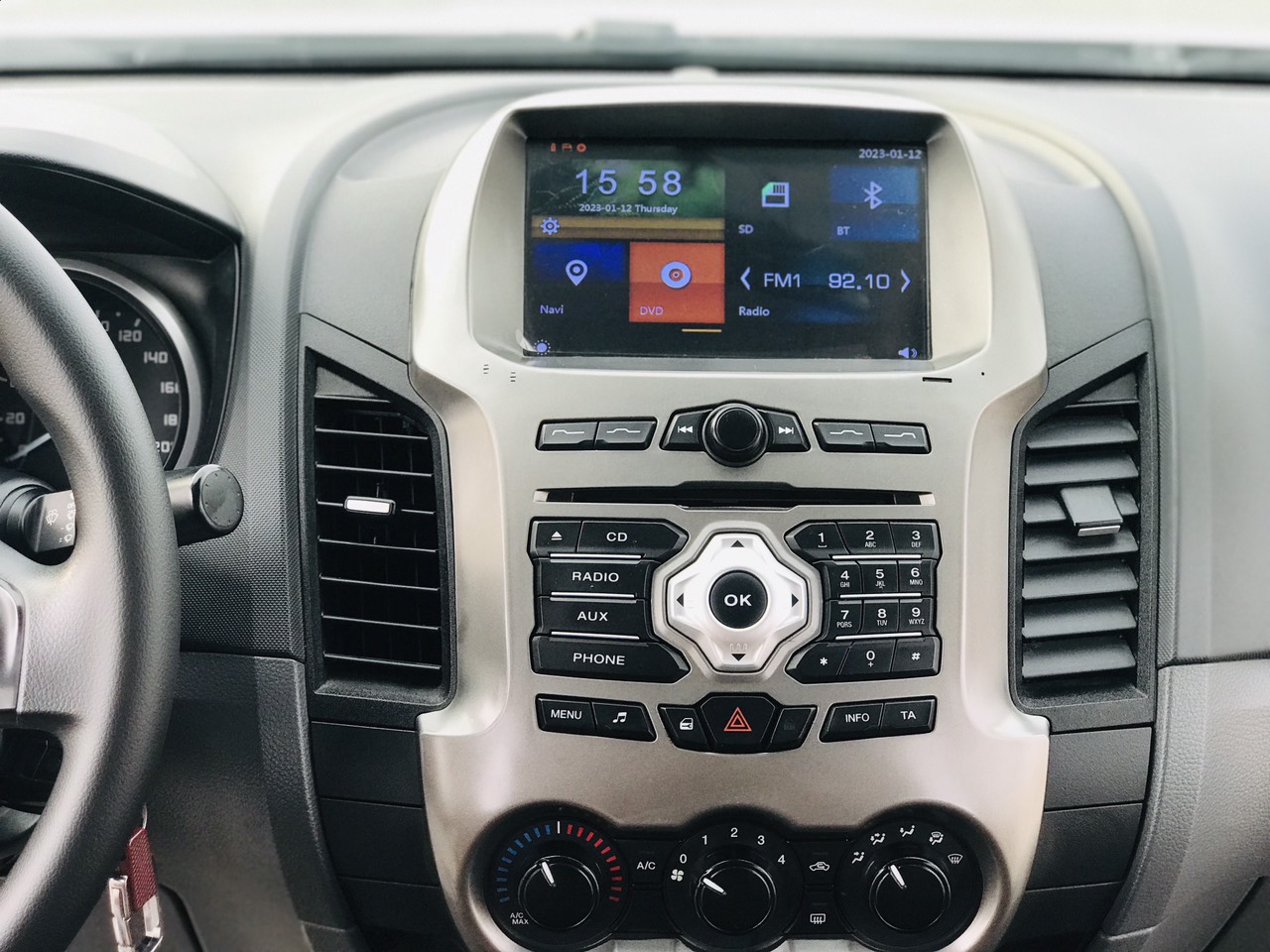 Ford Ranger XLS 2.2L 4x2 AT 2015 màu ghi vàng (Đã bán)