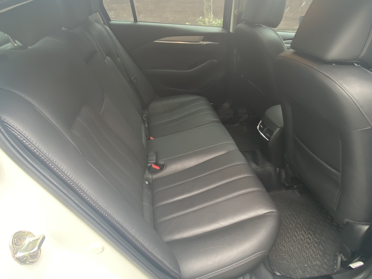 Mazda 6 2.0 Premium 2020 màu trắng (Đã bán)