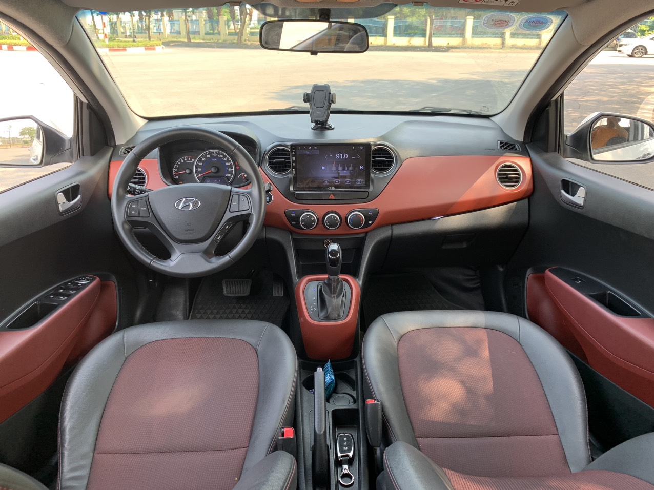 Hyundai I10 GLS1.2AT 2018 màu trắng (Đã bán)