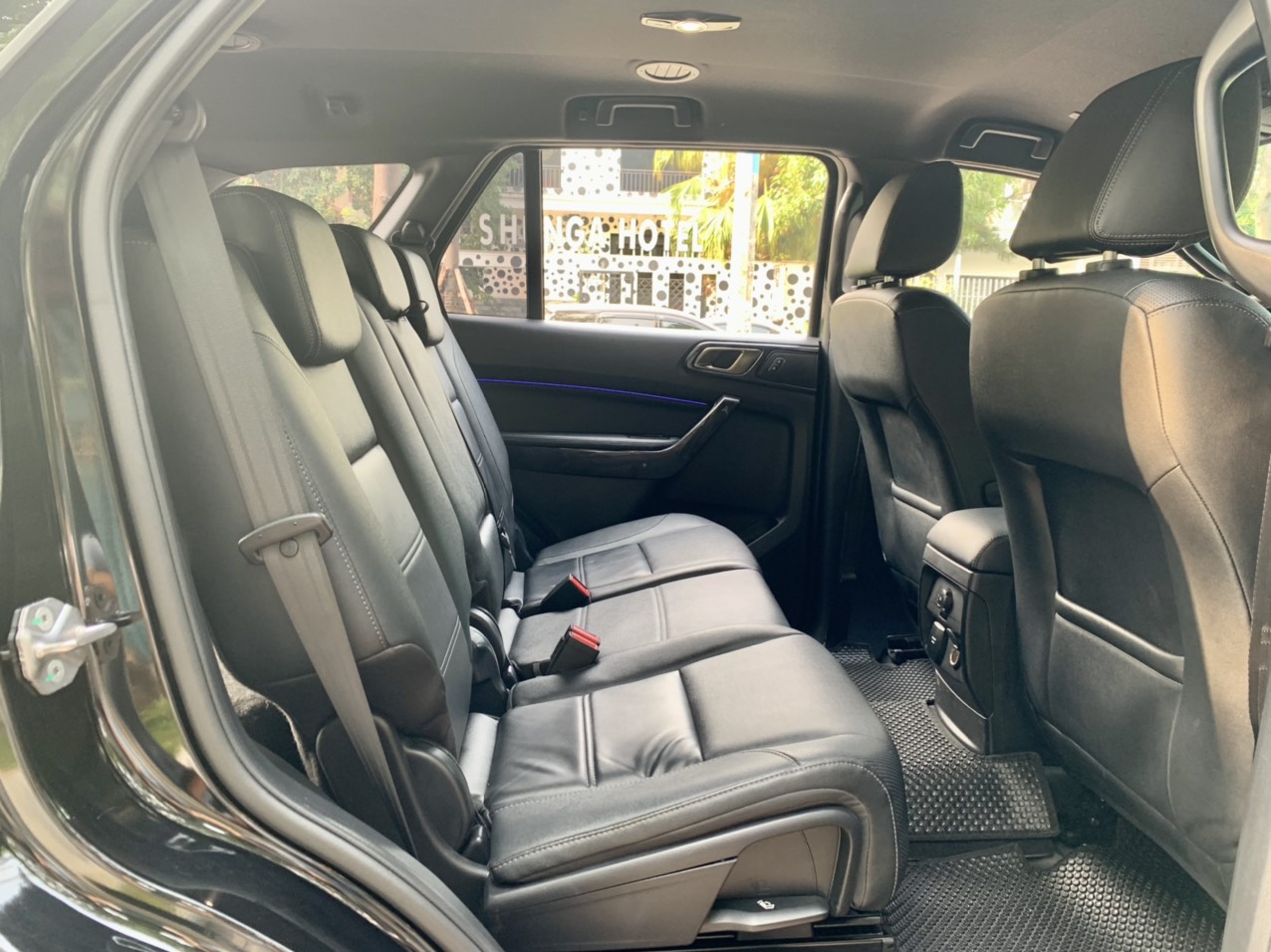 Ford Everest Titanium 2.0L 4x2 AT 2022 màu đen (Đã bán)