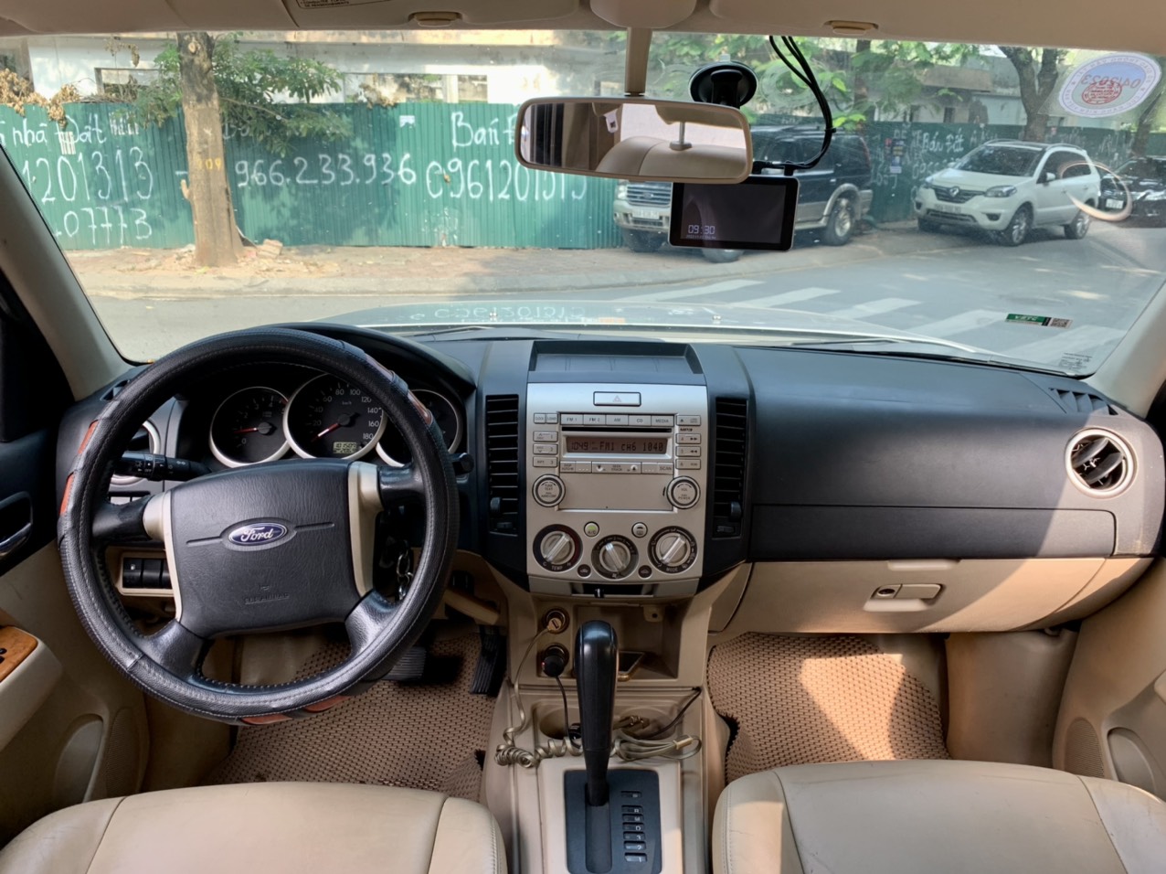 Ford Everest 2.5L 4x2 AT 2010 màu bạc (Đã bán)