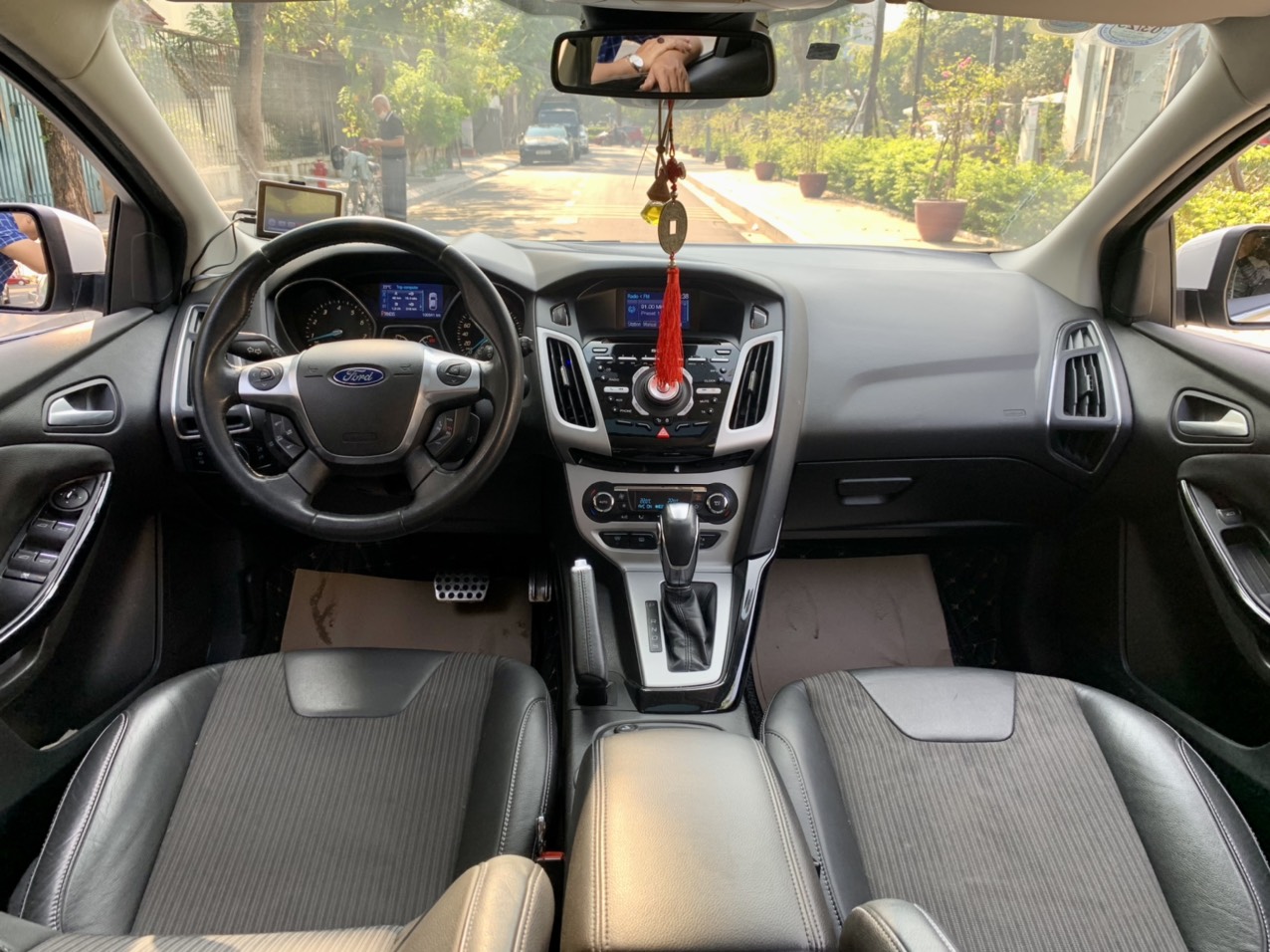 Ford Focus Sport 2.0AT 2014 màu trắng (Đã bán)